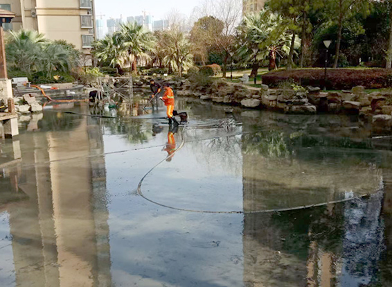 辰溪景观池淤泥清理